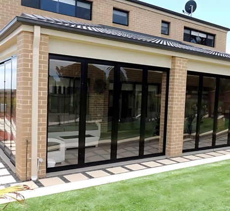 Bistro Café Outdoor Area Enclosed with Clear Panels